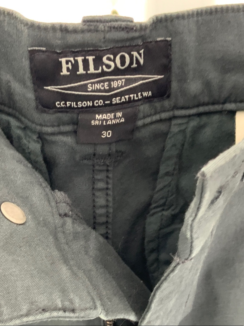 Filson Men's Mountain Shorts in Cotton Canvas Size 30, 6 inch - Picture 3 of 4